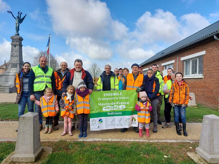 L’édition 2025 de l’opération Hauts-de-France Propres a déjà battu des records, avec plus de 104 000 bénévoles mobilisés, près de 2 000 points de ramassage  et 9 250 m³ de déchets collectés. 