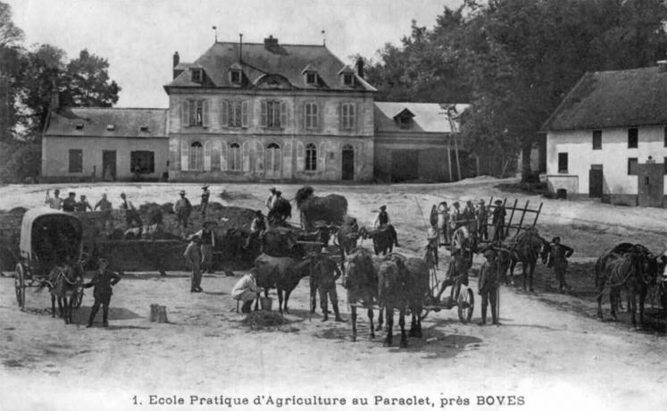 En 1886, le Conseil général acquiert une exploitation de 120 hectares au Paraclet. Son cheptel comportait environ 15 chevaux, 60 bovins et 250 ovins. 