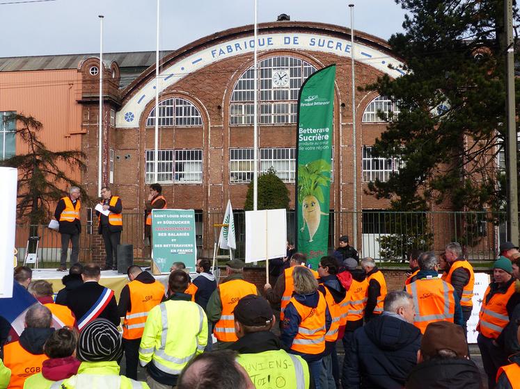 400 personnes manifestaient devant la sucrerie d’Eppeville le 1er mars 2019, à l’appel de la CGB80. 