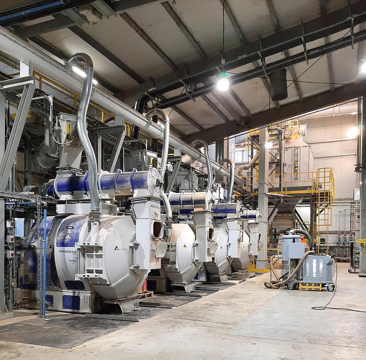 Pour produire des granulés, Picardie Granulation a dû investir dans des installations  de stockage, de convoyage, de séchage, de trituration et de granulation du bois.  