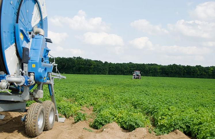 Soixante millions d’euros sont dédiés à «accompagner la modernisation, la rénovation, la sécurisation et le développement  de nouvelles infrastructures hydrauliques agricoles».