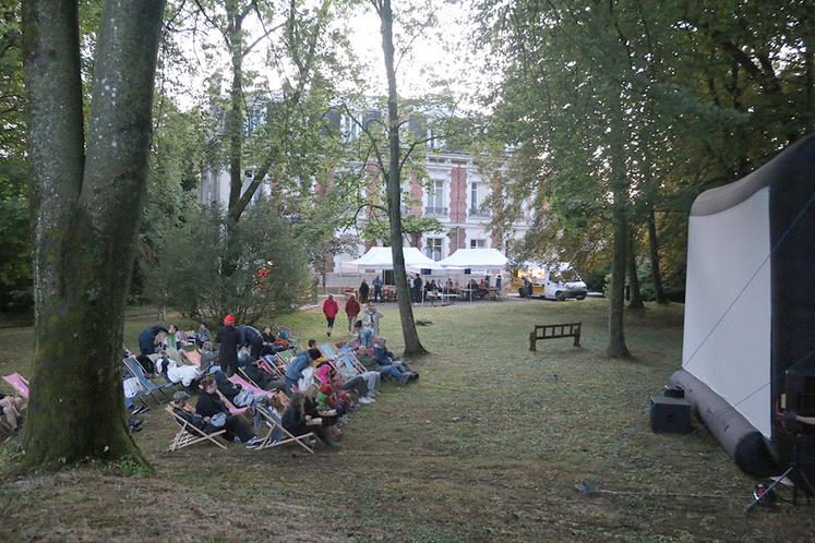 Ces séances de cinéma plein air sont gratuites.