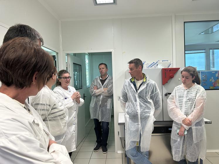 Le laboratoire d’analyses départemental de la Somme travaille avec de nombreux acteurs locaux : les éleveurs, les collectivités locales, le GDS Picardie, l’OFB,  la Fédération des chasseurs et bien d’autres.