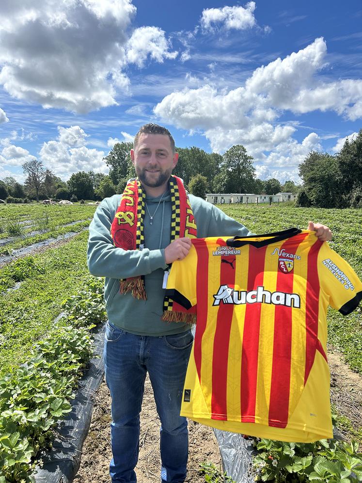 Pour ces agriculteurs supporters, concilier le travail à la ferme et les matchs du Racing Club de Lens est une priorité. 