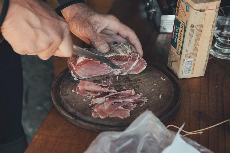 76 % des Français consomment du jambon ou de la charcuterie trois fois par semaine. 