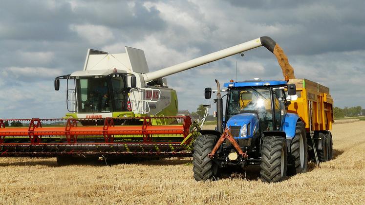 Aider un agriculteur pour un travail saisonnier relève de l’entraide. 