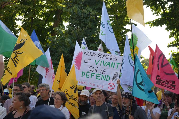 manifestation contre la loi d'urgence agricole