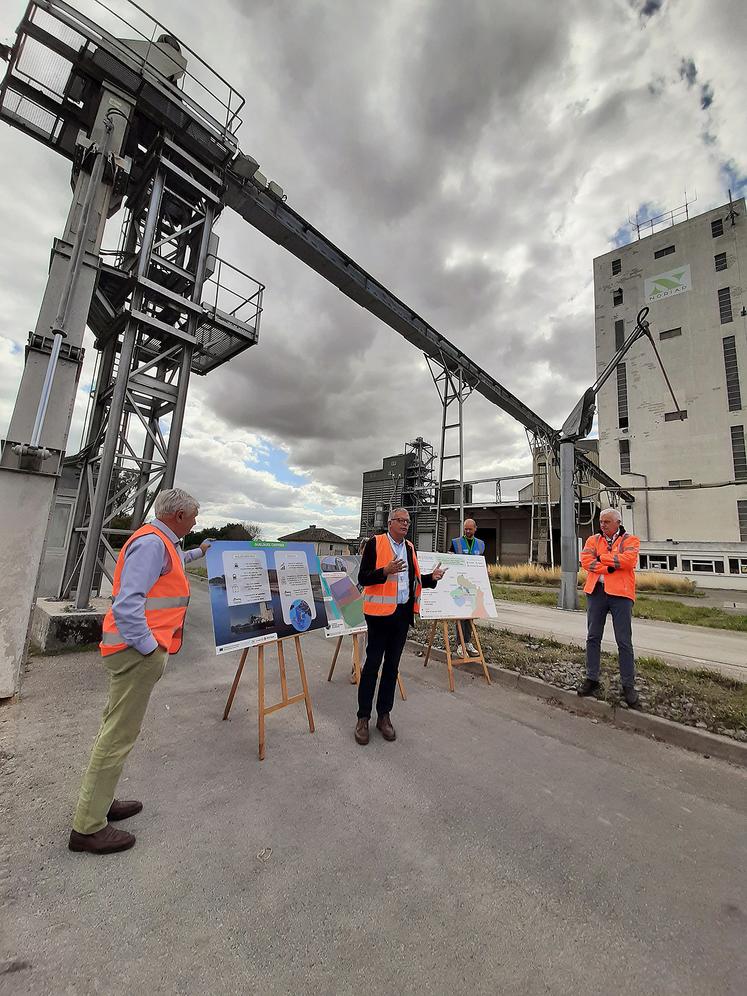 Le 10 septembre à Languevoisin, face à une délégation de Norlink, la coopérative Noriap a présenté ce qui pourrait être le futur de son silo transformé en plateforme agrologistique.