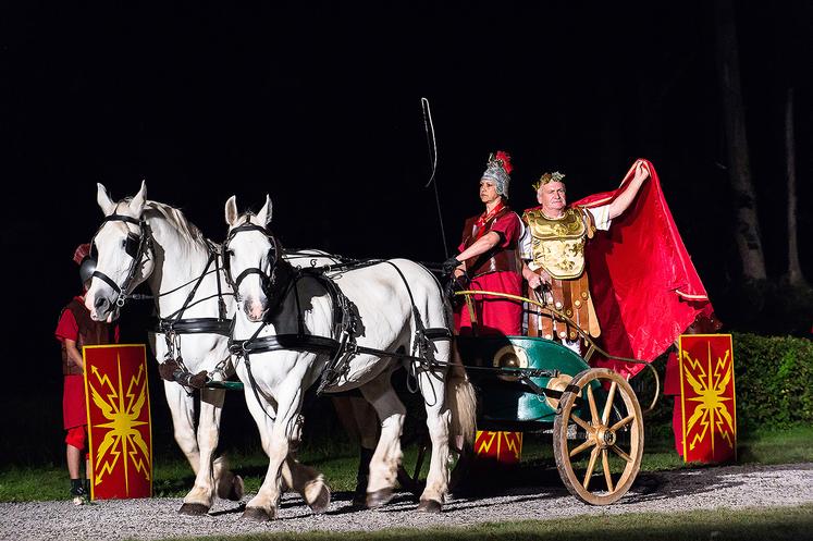 Les chevaux contribuent à donner vie à cette grande fresque.
