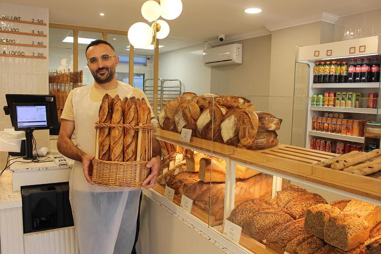 La Boulangerie du Château propose une belle gamme de pains spéciaux et de pâtisseries classiques, sans oublier le snacking.