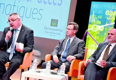 De gauche à droite : Christophe Buisset, président de la fédération départementale de Groupama dans la Somme, Eric Gelpe, directeur général de Groupama Val de Loire, et Christian Fraysse, directeur de l’Etablissement de la Somme.