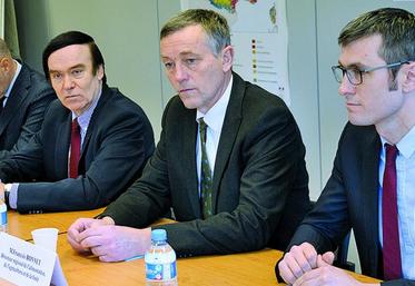De g. à dr. : Pierre Clavreuil, secrétaire général aux affaires régionales, Jean-François Cordet, préfet de Région, François Bonnet, directeur de la Draaf,  Antoine Lebel, Draaf adjoint à Lille.