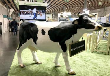 Le message porté par cette vache dans les allées d’Expobiogaz était clair. Pour les acteurs de la filière, «le gaz, c’est l’avenir». 
