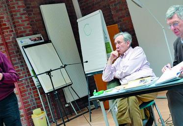 De gauche à droite : Marcel Jeanson, agriculteur dans la Somme, Gilles Hériard-Dubreuil, un des fondateurs du groupe Pour une écologie humaine et sylviculteur dans les Landes, et Thierry François, agriculteur dans la Somme et un des fondateurs des Journées paysannes.