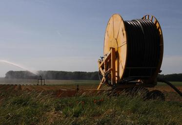 La majeure partie de l’irrigation dans la Somme se fait avec des systèmes d’enrouleurs et canons. Les systèmes de rampes sont peu développés, car cela suppose des parcelles très carrées.