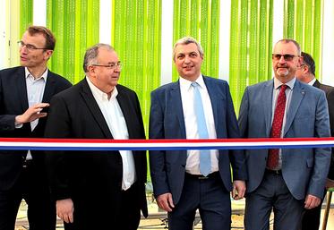 Philippe Choquet, directeur d’UniLaSalle, Olivier Girault, membre du conseil d’administration d’UniLaSalle, Aymeric Bourleau, vice-président de l’agglomé­ration du Beauvaisis représentant Caroline Cayeux, et Denis Pype, président de la commission  agriculture et agroalimentaire du Conseil régional des Hauts-de-France, représentant Xavier Bertrand.