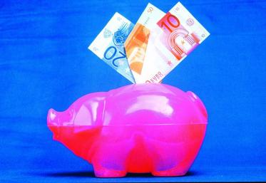 Si l’assurance-vie reste le placement favori des Français, son intérêt est parfois remis en cause pour des raisons de fiscalité à la hausse sur ce produit.