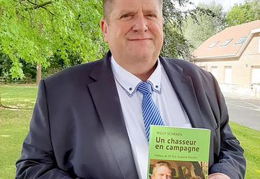 Willy Schraen dans les jardins de la fédération des chasseurs du Pas-de-Calais dont il est président en même temps qu’il occupe la présidence de la fédération nationale des chasseurs.
