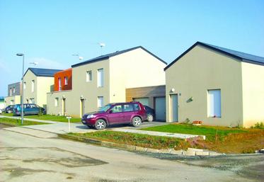 La résidence principale fait l’objet d’un abattement de 30 % de sa valeur pour le calcul de l’impôt de solidarité sur la fortune. Elle est également exonérée d’impôt sur les plus-values.