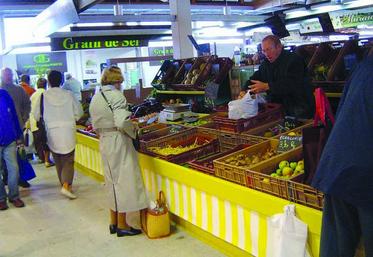 Mickaël Thorel, maraîcher à Vironchaux, commercialise principalement ses légumes sur les marchés.