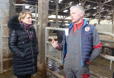 La visite de l’EARL Dengreville, à Saint-Riquier, puis de la laiterie Lact’Union, à Abbeville, ont permis à Marie-Sophie Lesne de cerner les problématiques du territoire.