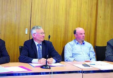 De gauche à droite : Robert Drouet, membre de la section nationale des bailleurs, Jean-Marie Turlot, président des bailleurs, Olivier Faict, président des fermiers, et Patrick Dezobry, membre du bureau de la SNFM.