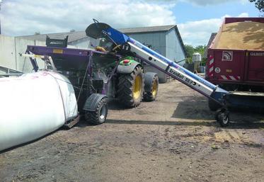 Suivant les rouleaux montés sur la machine, il est possible d’inerter du maïs grain, du blé, de l’orge, de l’avoine, des pois, de la féverole, du lupin, du triticale, ainsi que différents mélanges en se basant sur la plus petite graine pour régler l’écartement des rouleaux.