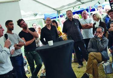 De gauche à droite : Frédéric Fauvet, Alexandre Cabral, Rémi Brasseur et Boris Pelosov, certains des membres fondateurs de l’association Terres Zen