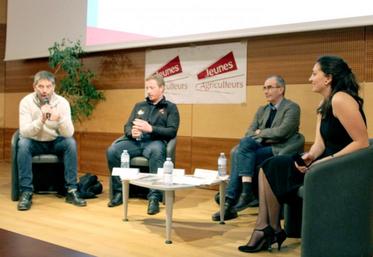 Michel Welter, Étienne Fourmont et François Veillerette lors de leurs échanges pendant la table ronde des JA80.