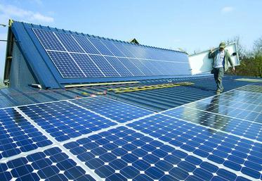 La solution du photovoltaïque permet de financer la construction ou la rénovation de bâtiment et participe positivement au développement de l’entreprise, tout en améliorant aussi son bilan énergétique.