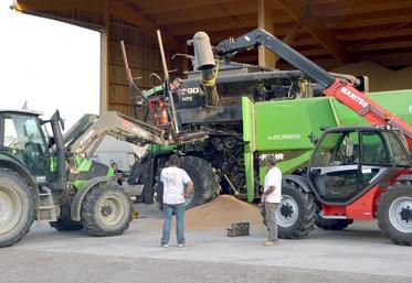 Les recettes sont autorisées à être regroupées dans une seule comptabilité agricole à condition de ne pas dépasser 
50 % du chiffre d’affaires et 100 000 € TTC par an.