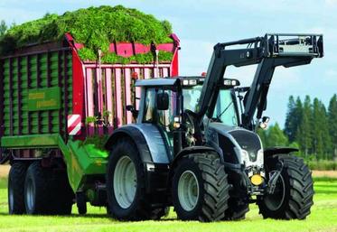 Le tracteur équipé d’une transmission à variation continue fait la différence en termes de consommation de carburant dans tous les travaux où le moteur est soumis à une charge très variable.