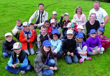 Les CP de l’école de Gauville ont découvert l’exploitation d’Hubert Avet.