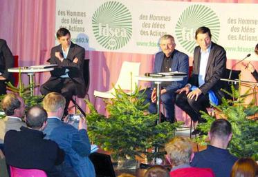 Quatre intervenants pour cette table ronde, animée par Florence Guilhem, rédactrice en chef de L’Action agricole picarde : Laurent Degenne, secrétaire général de la FRSEA Hauts-de-France, Michel Meunier, entrepreneur dans le bâtiment, Hervé Pillaud, agriculteur en Vendée, et Jean-Michel Serres, agriculteur dans la Somme et vice-président de la commission agriculture du Conseil régional des Hauts-de-France.