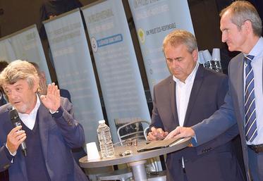 De gauche à droite : Jean-Louis Borloo, ex-ministre de l’Ecologie ; Xavier Bertrand, président de la Région Hauts-de-France, et Stéphane Demilly, député 
de la 5e circonscription de la Somme, surnommé à l’Assemblée nationale, Monsieur canal.