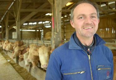 Christophe Morel s’est installé en 2007 à Mouflières. Sur son exploitation de 98 ha, répartie sur dix-huit communes, il fait de la polyculture et de l’élevage de vaches allaitantes.