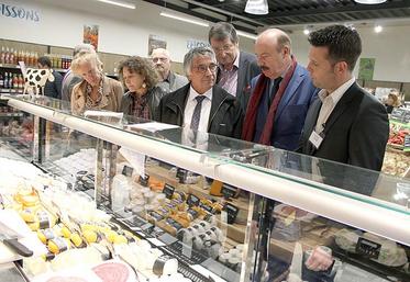Représentants de la Chambre d’agriculture de la Somme, de la mairie de Glisy, d’Amiens Métropole, du conseil départemental ou encore du Conseil régional ont participé à l’inauguration d’Esprit Fermier, sous la con