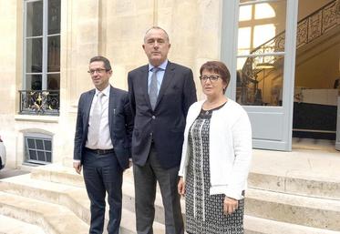 De gauche à droite : Jérôme Despey, secrétaire général de la FNSEA, Didier Guillaume, ministre de l’Agriculture, 
et Christiane Lambert, présidente de la FNSEA, le 18 octobre dernier, au ministère de l’Agriculture.