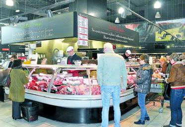 Phil Hogan a annoncé son intention de lancer une «campagne ciblée» dans le but de «dissiper certains mythes» et de «favoriser un retour au plaisir (de déguster) du bœuf, de l’agneau et du porc de haute qualité».