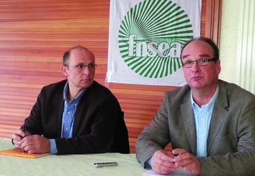 Vincent Boche, président des liniculteurs de la Somme, 
et Bertrand Gomart, président de l’Agpl.