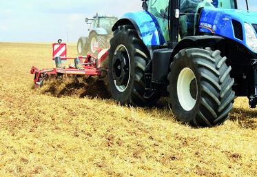 Les objectifs du déchaumage sont multiples : faciliter la décomposition des résidus de récolte ; contribuer à la lutte contre les limaces et les adventices ; et faciliter le semis des cultures suivantes intermédiaires ou principales.