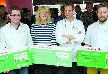 Anne Poupart, productrice de safran en baie de Somme, 
premier prix en agriculture et les deux autres lauréats.