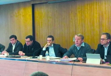 De gauche à droite : Simon Huet (FNSEA), Laurent Degenne, Laurent Verhaeghe, Jérôme Despey, Luc Smessaert, Antoine Suau (FNSEA), Guillaume Joyau (FNSEA)