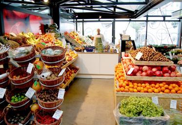 Selon la surface de vente, les disparités peuvent être importantes pour le même panier de produits, avec un prix moyen allant de 42,34 € en hard-discount à 90,79 € en magasin spécialisé bio.