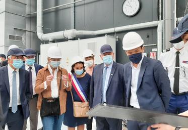 En visite dans les Hauts-de-France, le secrétaire d’État chargé de la Transition numérique, Cédric O a ajouté son nom  à la liste des personnalités venues visiter – et apporter leur soutien –, au développement d’InnovaFeed, à Nesle,  fin de semaine dernière. 