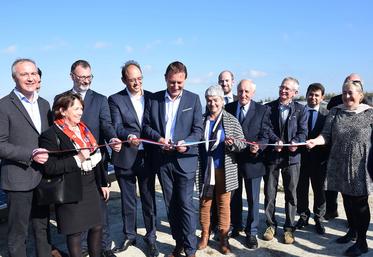 Les élus régionaux, locaux, la profession agricole et les responsables de Dhamma Energy ont inauguré le parc  photovoltaïque et ont mis en avant tout le travail réalisé en partenariat et les intérêts d’une énergie propre. 