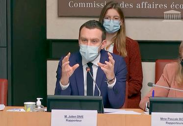 Le député de l’Aisne, Julien Dive, et sa collègue des Hautes-Alpes, Pascale Boyer, ont remis le 8 décembre leur rapport parlementaire sur «la nécessité de bâtir une stratégie pour reconquérir l’autonomie alimentaire de notre pays et restaurer notre puissance nourricière», dixit l’axonais. 