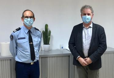 Le colonel François-Xavier Martin est venu le lundi 6 décembre à la rencontre de la FDSEA de la Somme,  et de son président, Denis Bully. 