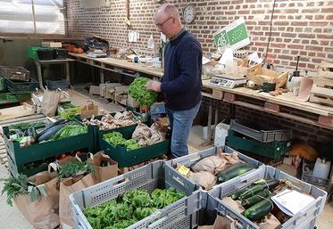 Chez Nicolas Thirard, polyculteur-éleveur bio et maraîcher à Devise, le flux  des consommateurs a ralenti en même temps que l’épidémie de Covid-19. 