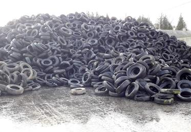 Les bennes de pneus à recycler étaient encore nombreuses, fin de semaine  sur le silo Calipso de Franleu. 